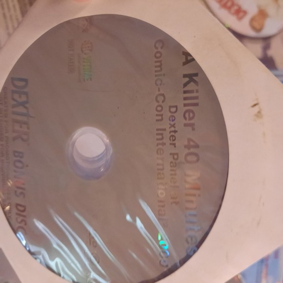 Dexter Seasons 1-3 DVDs and Bonus Disc Dexter Panel from Comic-Con - Picture 6 of 11